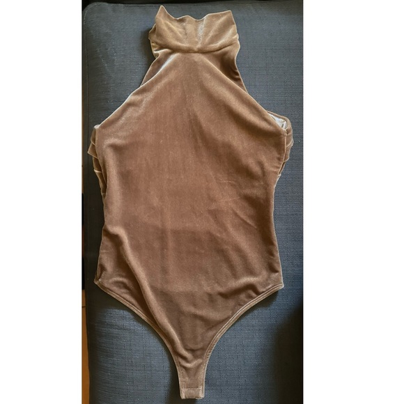 ALIX NYC ‘Bentley’ Cutout Sleeveless Velvet Bodysuit in Golden Brown Size Medium - Picture 6 of 13